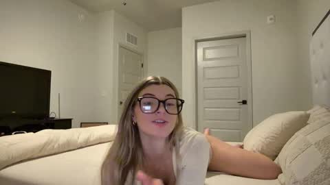 Snapshot of therosiecheeks chatting on 01/06/26, 12:58 therosiecheeks online show from 01/06/26, 12:58