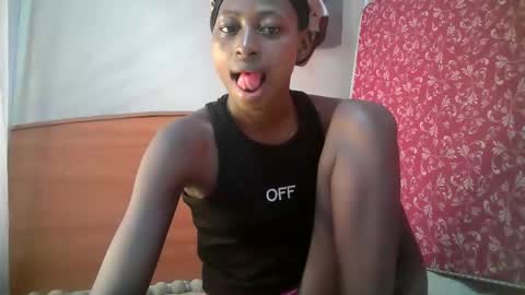 Snapshot of therry_heart chatting on 04/04/26, 03:38 hearty online show from 04/04/26, 03:38