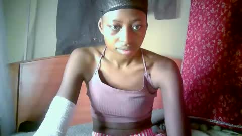 Snapshot of therry_heart chatting on 04/08/26, 03:17 hearty online show from 04/08/26, 03:17