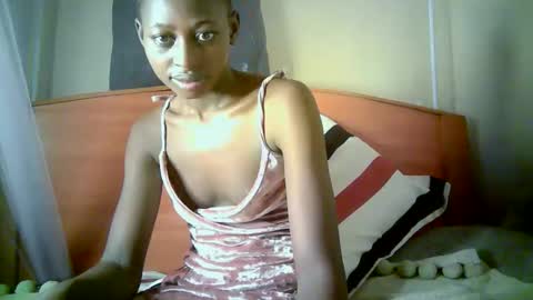 Snapshot of therry_heart chatting on 04/11/26, 03:33 hearty online show from 04/11/26, 03:33