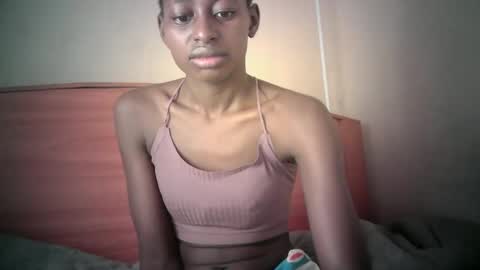 Snapshot of therry_heart chatting on 04/24/26, 03:42 hearty online show from 04/24/26, 03:42