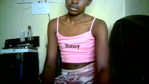 Snapshot of therry_heart chatting on 05/24/26, 05:01 hearty online show from 05/24/26, 05:01