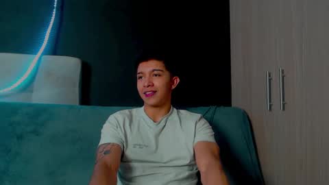 thesaint_xxx online show from 09/25/25, 04:49