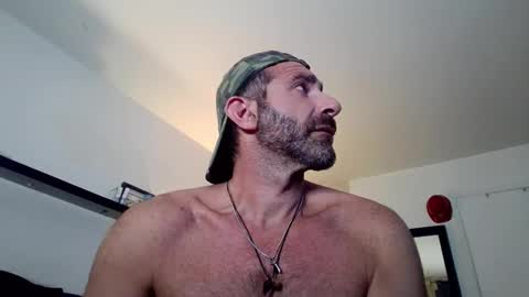 Snapshot of thesavages252183 chatting on 12/23/25, 01:58 thesavages252183 online show from 12/23/25, 01:58