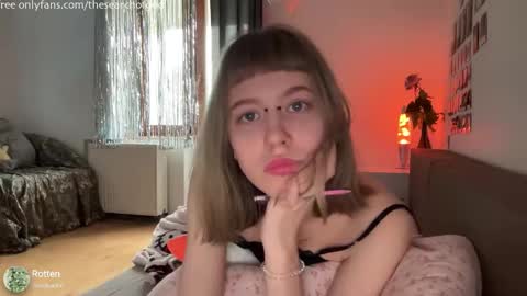 Snapshot of thesearchofgod chatting on 11/07/25, 08:25 LISA online show from 11/07/25, 08:25