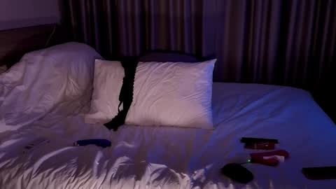 Snapshot of thesecretmoonlight chatting on 11/22/25, 02:27 Anya online show from 11/22/25, 02:27