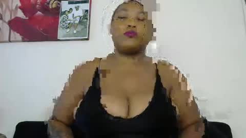 Snapshot of theshybaddie chatting on 01/15/25, 07:37 theshybaddie online show from 01/15/25, 07:37