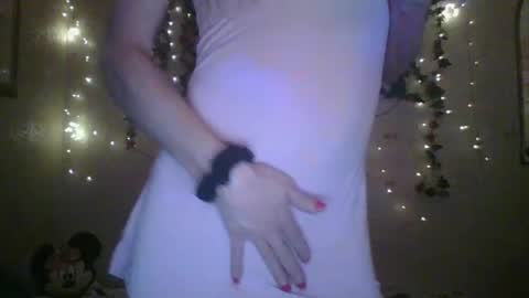 Snapshot of thesillymillie chatting on 12/24/24, 01:38 sillymillie0 online show from 12/24/24, 01:38