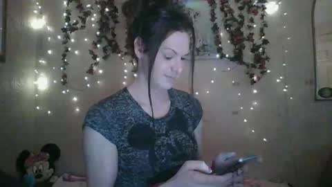 Snapshot of thesillymillie chatting on 02/18/25, 03:53 sillymillie0 online show from 02/18/25, 03:53