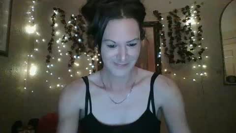 Snapshot of thesillymillie chatting on 10/14/25, 12:11 sillymillie0 online show from 10/14/25, 12:11