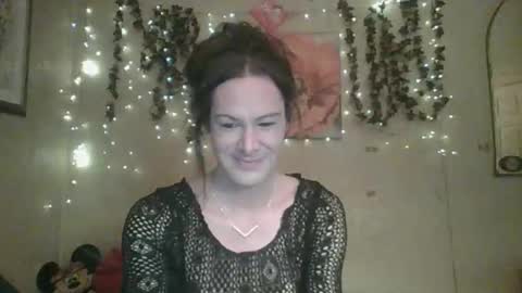 Snapshot of thesillymillie chatting on 03/22/26, 01:31 sillymillie0 online show from 03/22/26, 01:31