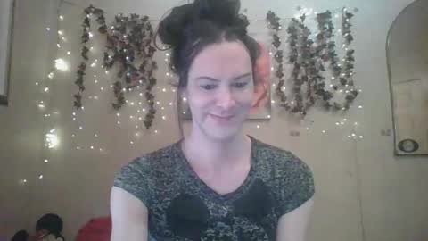Snapshot of thesillymillie chatting on 04/06/26, 08:10 sillymillie0 online show from 04/06/26, 08:10