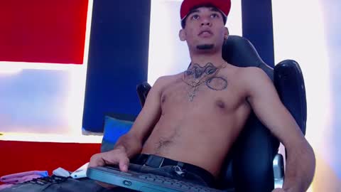 Snapshot of theskinny8inch_ chatting on 01/10/25, 05:26 theskinny8inch_ online show from 01/10/25, 05:26