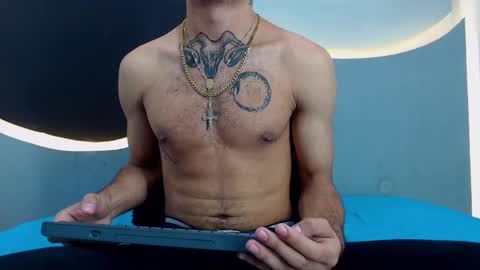 Snapshot of theskinny8inch_ chatting on 01/11/25, 05:10 theskinny8inch_ online show from 01/11/25, 05:10