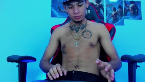 Snapshot of theskinny8inch_ chatting on 01/12/25, 05:13 theskinny8inch_ online show from 01/12/25, 05:13