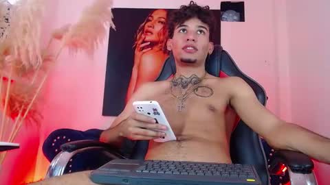 Snapshot of theskinny8inch_ chatting on 01/13/25, 08:05 theskinny8inch_ online show from 01/13/25, 08:05