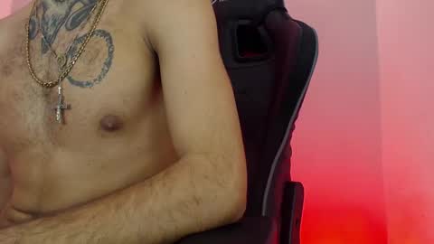 Snapshot of theskinny8inch_ chatting on 01/19/25, 08:29 theskinny8inch_ online show from 01/19/25, 08:29