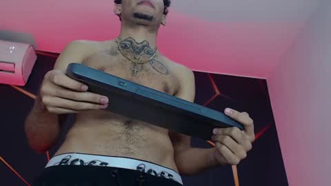 Snapshot of theskinny8inch_ chatting on 01/28/25, 05:22 theskinny8inch_ online show from 01/28/25, 05:22