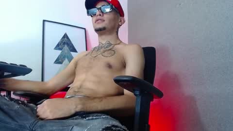 Snapshot of theskinny8inch_ chatting on 02/24/25, 09:00 theskinny8inch_ online show from 02/24/25, 09:00