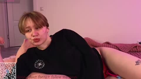 Snapshot of thestaronsky chatting on 04/18/26, 02:21 Lucia online show from 04/18/26, 02:21