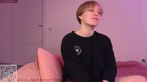 Snapshot of thestaronsky chatting on 04/24/26, 12:18 Lucia online show from 04/24/26, 12:18