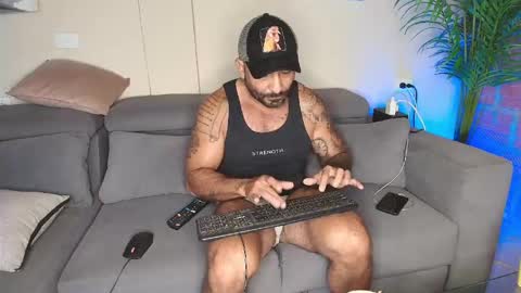 Snapshot of thestraightroom chatting on 03/12/26, 12:00 thestraightroom online show from 03/12/26, 12:00