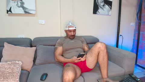 Snapshot of thestraightroom chatting on 03/25/26, 11:27 thestraightroom online show from 03/25/26, 11:27