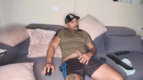 Snapshot of thestraightroom chatting on 03/28/26, 02:44 thestraightroom online show from 03/28/26, 02:44