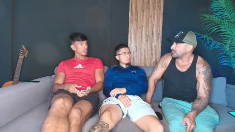 Snapshot of thestraightroom chatting on 04/01/26, 12:28 thestraightroom online show from 04/01/26, 12:28