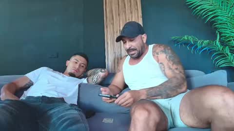 Snapshot of thestraightroom chatting on 04/13/26, 12:43 thestraightroom online show from 04/13/26, 12:43