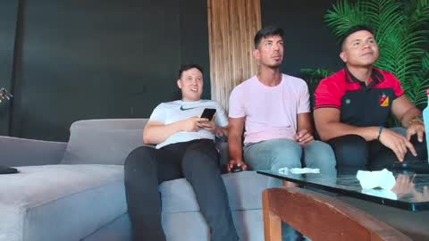 Snapshot of thestraightroom chatting on 04/16/26, 09:39 thestraightroom online show from 04/16/26, 09:39