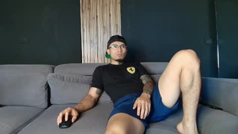 Snapshot of thestraightroom chatting on 04/22/26, 12:28 thestraightroom online show from 04/22/26, 12:28