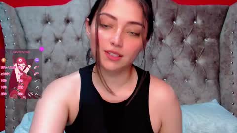 Snapshot of thesweethari chatting on 02/14/25, 05:51 I dont do real meetings My bio online show from 02/14/25, 05:51