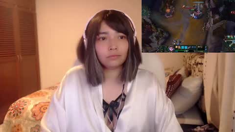 Snapshot of thetalkingbutt chatting on 02/15/25, 03:42 Mai online show from 02/15/25, 03:42