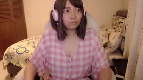 Snapshot of thetalkingbutt chatting on 03/08/25, 01:06 Mai online show from 03/08/25, 01:06