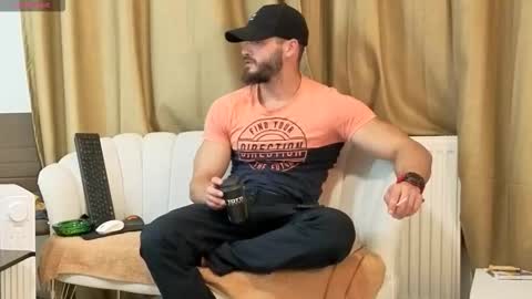 Snapshot of thetop200 chatting on 11/03/25, 05:58 TheTop online show from 11/03/25, 05:58