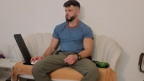 Snapshot of thetop200 chatting on 11/07/25, 07:36 TheTop online show from 11/07/25, 07:36