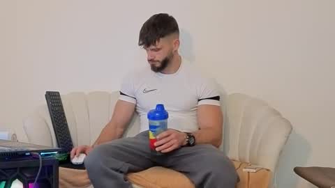 Snapshot of thetop200 chatting on 11/09/25, 06:06 TheTop online show from 11/09/25, 06:06