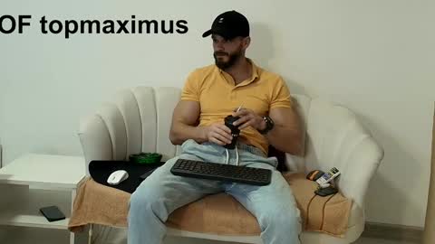 Snapshot of thetop200 chatting on 11/18/25, 05:06 TheTop online show from 11/18/25, 05:06