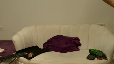 Snapshot of thetop200 chatting on 03/12/26, 06:47 TheTop online show from 03/12/26, 06:47