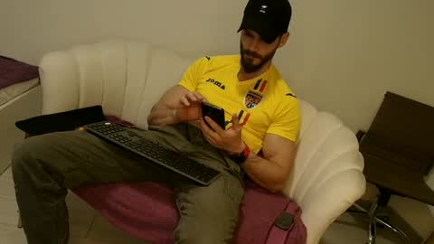 Snapshot of thetop200 chatting on 04/03/26, 05:55 TheTop online show from 04/03/26, 05:55