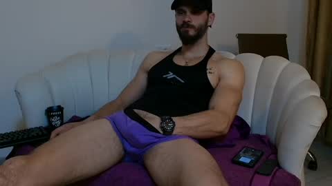 Snapshot of thetop200 chatting on 04/08/26, 05:46 TheTop online show from 04/08/26, 05:46