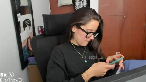 Snapshot of thetropicalseduction chatting on 04/21/26, 07:06 Nicole online show from 04/21/26, 07:06