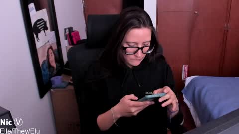 Snapshot of thetropicalseduction chatting on 05/01/26, 05:17 Nicole online show from 05/01/26, 05:17