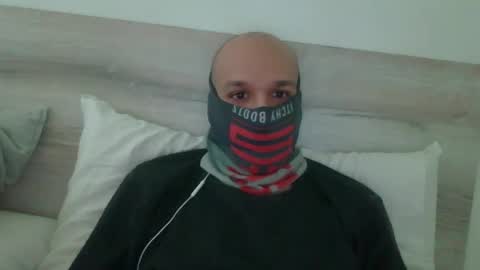 Snapshot of thetubedscarfguy chatting on 12/18/24, 03:11 Scarf guy online show from 12/18/24, 03:11