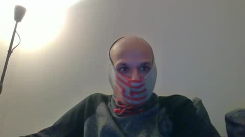 Snapshot of thetubedscarfguy chatting on 02/19/25, 06:43 Scarf guy online show from 02/19/25, 06:43