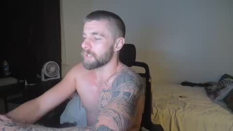 Snapshot of theufcfan_8181 chatting on 10/18/25, 06:05 troy online show from 10/18/25, 06:05