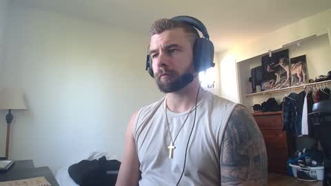 Snapshot of theufcfan_8181 chatting on 04/07/26, 05:02 troy online show from 04/07/26, 05:02