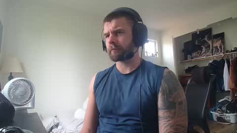 Snapshot of theufcfan_8181 chatting on 04/09/26, 08:25 troy online show from 04/09/26, 08:25