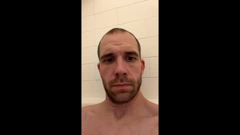 Snapshot of thewiggler32 chatting on 02/06/26, 10:35 thewiggler32 online show from 02/06/26, 10:35